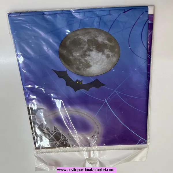 Wednesday Temalı Masa Örtüsü